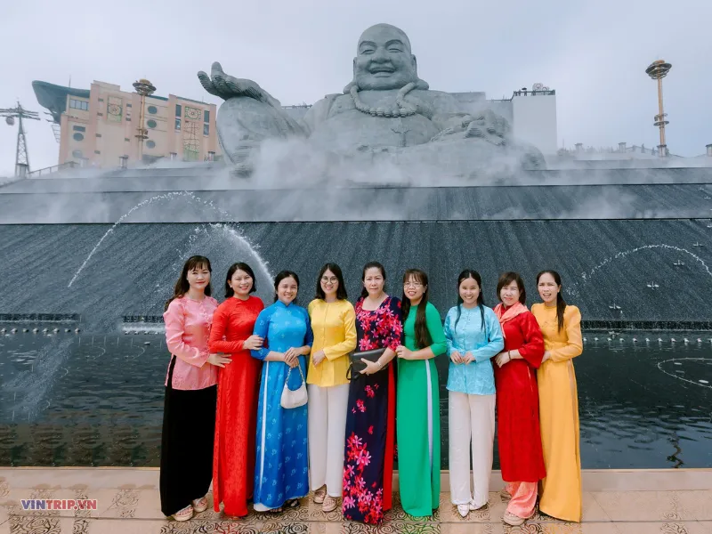 check-in tượng phật di lặc vintrip 01.png